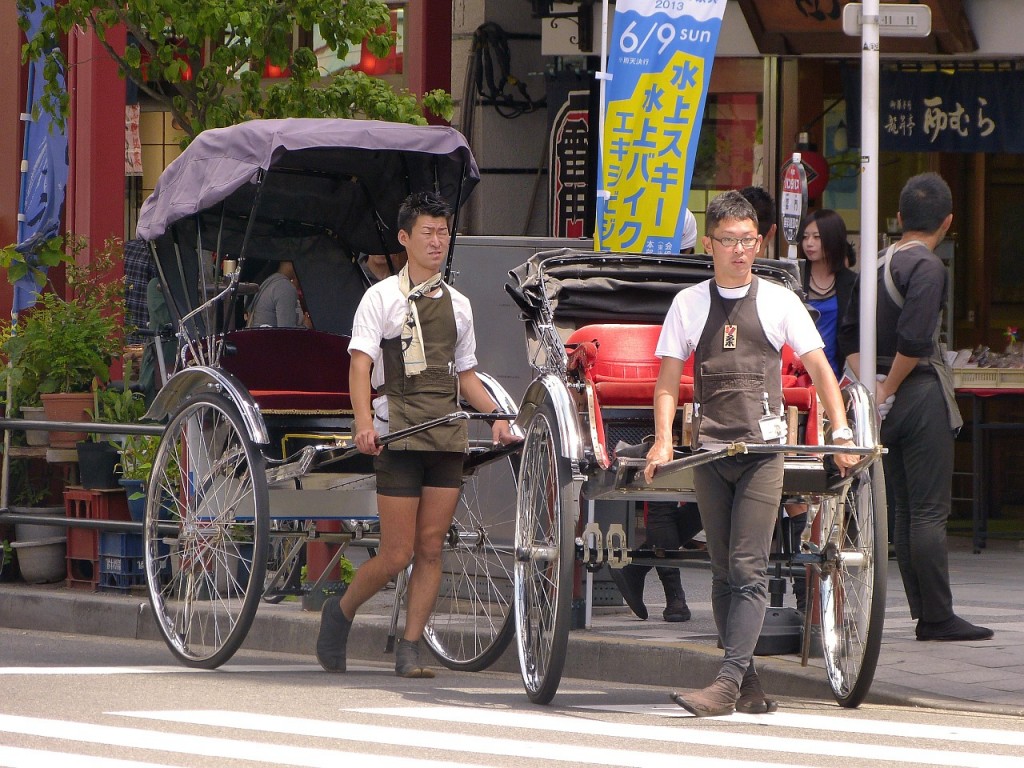 Rickshaw drivers ready to give you a ride in Asakusa