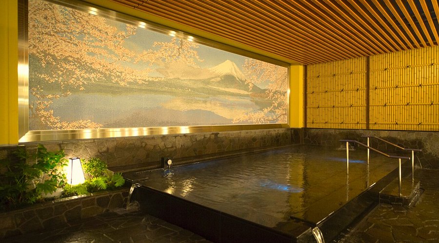 One of the outdoor baths at Thermae-Yu 